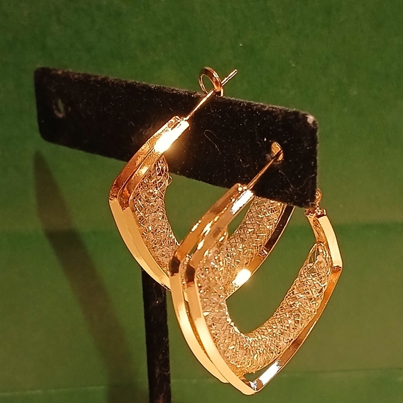 Unknown Jewelry - ✨️Gold Vermeil 4 side Gold Tone Mesh Post Earrings✨️